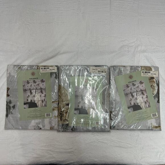 NWT Retro Wolf Themed Curtains 84x84, Balloon Valance 84x17 & Pillow Set Wolves - Picture 9 of 13